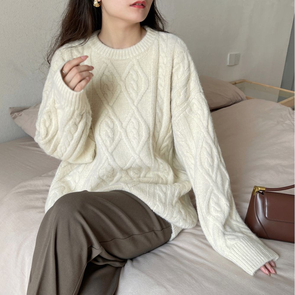 Round neck cable knit sweater 2