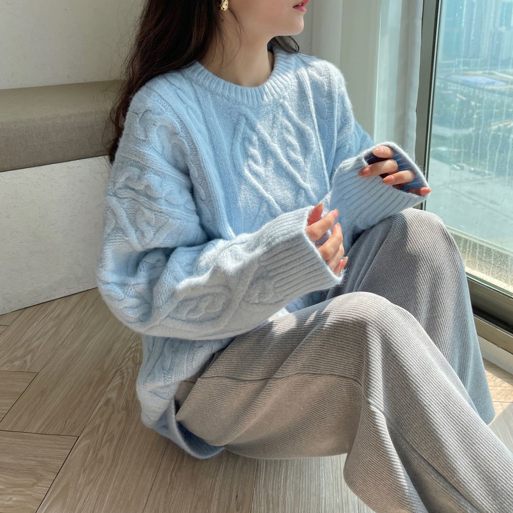 Round neck cable knit sweater