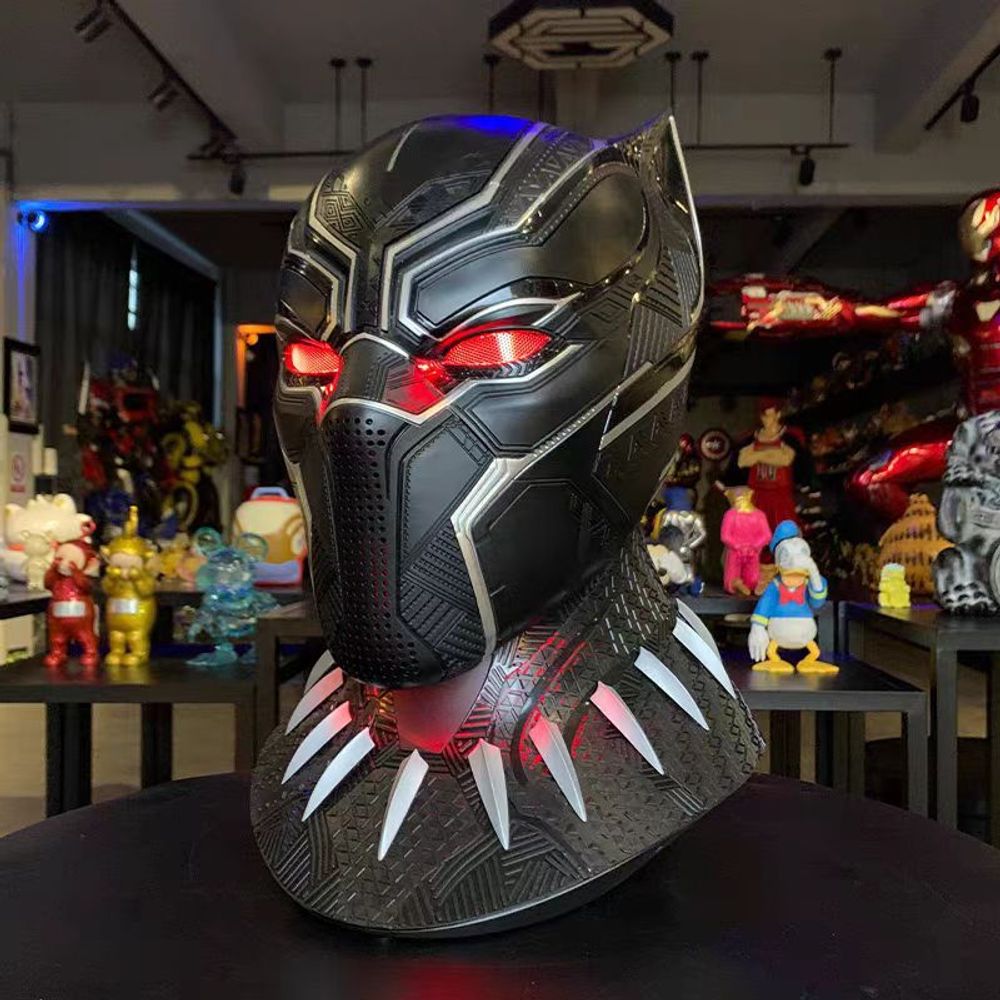Killerbody Black Panther Helmet with Bust Base 1