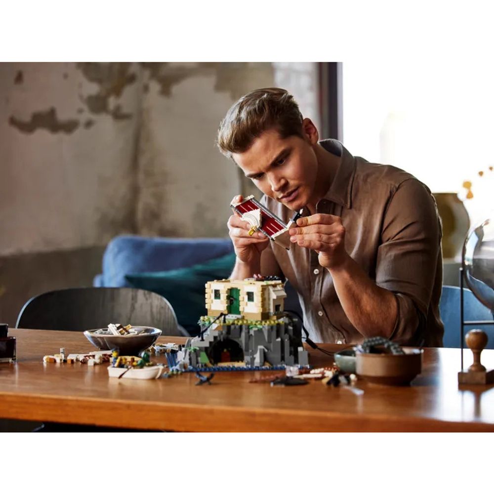 LEGO 21335 Motorized Lighthouse Building Blocks Set 8